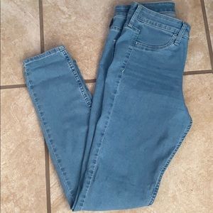 🌲2 for $20 🌲H&M high waisted light blue jeans